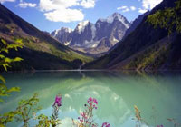 на фото Алтайские горы