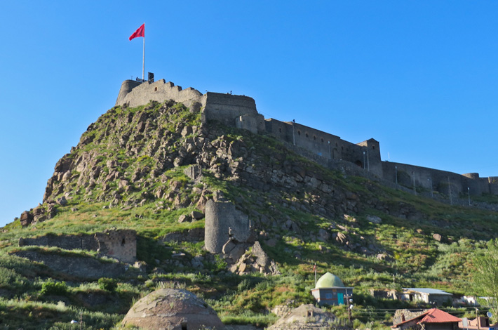 на фото Карс (город)