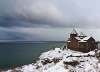 на фото Севан (озеро)